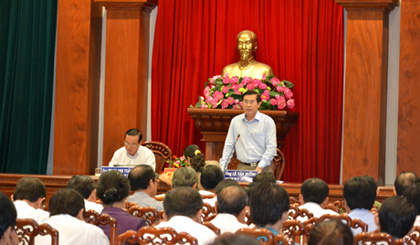 Chairman of the provincial People's Committee delivered a speech at the conference.