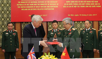 Việt Nam và Anh ký kết ghi nhớ hợp tác quốc phòng song phương