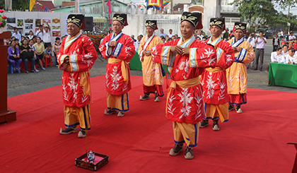 Lễ Giỗ được tổ chức với nghi thức truyền thống.