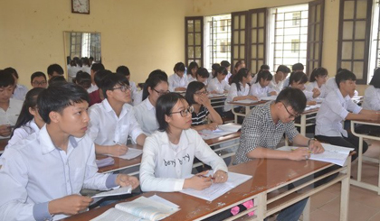 Học sinh lớp 12 tích cực ôn tập trước kỳ thi THPT Quốc gia. Ảnh: Thu Hoài/TTXVN