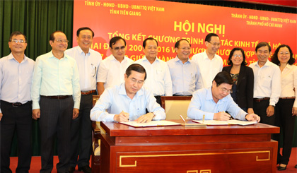 On the morning of April 4, Ho Chi Minh (HCM) city held a conference to summarize a socio- economic cooperation program of 2009- 2016 and announced the direction of a cooperation agreement between Ho Chi Minh city and Tien Giang province in the period of 2017- 2020