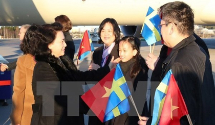 NA Chairwoman Nguyen Thi Kim Ngan is welcomed at the Arlanda International Airport (Photo: VNA)