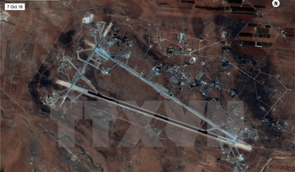 Toàn cảnh sân bay al-Shayrat gần thành phố Homs ngày 7-4. Nguồn: EPA/TTXVN