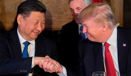 Tổng thống Mỹ Trump (phải) trong cuộc gặp Chủ tịch Trung Quốc Tập Cận Bình. Nguồn: AFP/Getty Images