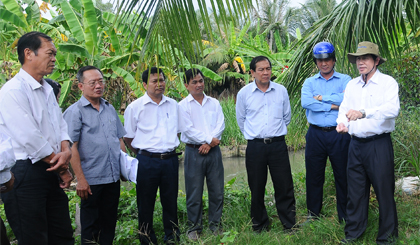 Chủ tịch UBND tỉnh Lê Văn Hưởng thực tế xử lý vấn đề môi trường CCN Tân Mỹ Chánh.