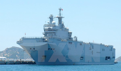 Tàu Tonnerre của Hải quân Pháp cập Cảng quốc tế Cam Ranh trong chuyến thăm Việt Nam tháng 5/2016. Ảnh: Nguyên Lý/TTXVN