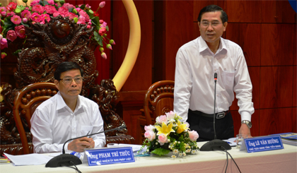 ông Lê Văn Hưởng, Phó Bí thư Tỉnh ủy, Chủ tịch UBND tỉnh phát biểu tại buổi làm việc