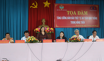 Bà Nguyễn Hồng Lý, Phó Chủ tịch BCH TƯ HND Việt Nam phát biểu tại buổi tọa đàm.