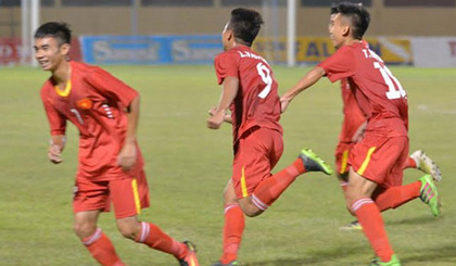 Niềm vui của các cầu thủ U19 tuyển chọn Việt Nam sau khi có bàn thắng. (Nguồn: Zing)