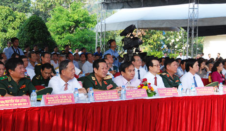 Lãnh đạo tỉnh cùng đông đảo cán bộ, nhân dân đến dự lễ kỷ niệm 70 năm ngày chiến thắng Giồng Dứa.
