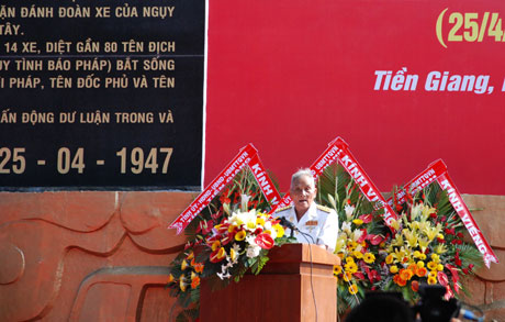 Đại tá Ngô Văn Tám, Nguyên Phó Chủ tịch Hội Cựu Chiến binh huyện Châu Thành bày tỏ xúc động về chiến thắng Giồng Dứa lịch sử năm 1947.