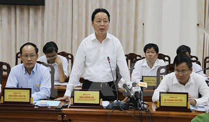 Minister of Natural Resources and Environment Tran Hong Ha is speaking (Source: VNA)