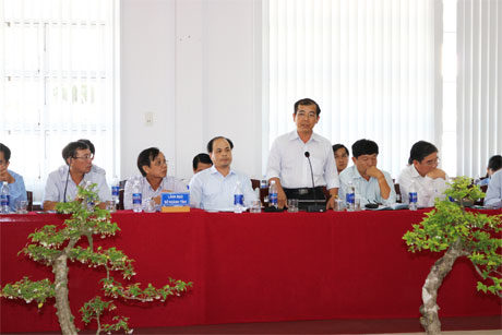 ông Nguyễn Hùng Vỹ, Phó Giám đốc Sở Y tế phát biểu ý kiến tại Hội nghị Phát triển Kinh tế - Đô thị 3 vùng lần thứ 1 tại vùng phía Đông ở huyện Gò Công Đông.