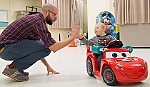 Sáng chế ôtô đồ chơi hỗ trợ vận động ở trẻ khuyết tật