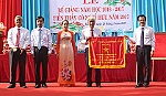 Truong Dinh High School receives the Emulation Flag of the Government
