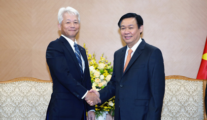 Deputy Prime Minister Vuong Dinh Hue and SMBC Managing Director Ryuji Nishisaki