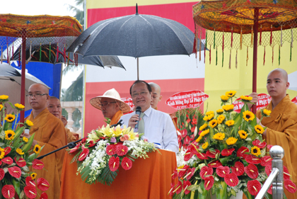 Phó Chủ tịch UBND tỉnh bày tỏ sự trân trọng những đóng góp của Phật giáo đối với tỉnh nhà