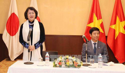 Vice President Dang Thi Ngoc Thinh and Ambassador Nguyen Quoc Cuong
