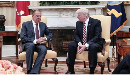 Tổng thống Mỹ Donald Trump (phải) và Ngoại trưởng Nga Sergey Lavrov. Nguồn: EPA