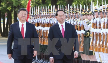 President Tran Dai Quang and General Secretary of the Communist Party of China and President Xi Jinping at the welcome ceremony for the Vietnamese leader in Beijing (Photo: VNA)