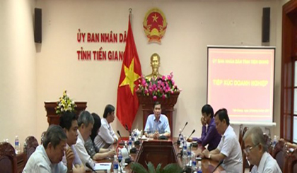  Chairman of Tien Giang provincial People's Committee Le Van Huong speaks at the meeting. Photo: thtg,vn