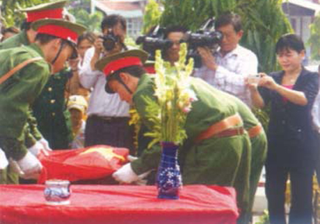 Lễ cải táng đồng chí Phan Văn Khỏe tại nghĩa trang liệt sĩ tỉnh Tiền Giang