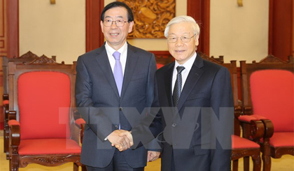 Tổng Bí thư Nguyễn Phú Trọng tiếp Ngài Park Won Soon, Đặc phái viên của Tổng thống Hàn Quốc đang thăm và làm việc tại Việt Nam. Ảnh: Trí Dũng/TTXVN