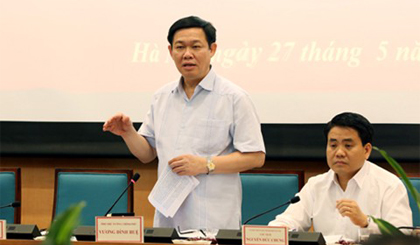 Phó Thủ tướng Vương Đình Huệ làm việc với Thành phố Hà Nội về vấn đề đổi mới cơ chế quản lý, tài chính và tổ chức lại các đơn vị sự nghiệp công. Ảnh: VGP/Thành Chung