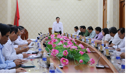  Chairman of Tien Giang provincial People's Committee Le Van Huong presided over the regular meeting in May.