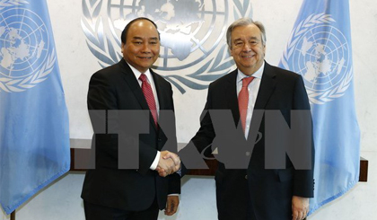 Thủ tướng Nguyễn Xuân Phúc gặp Tổng Thư ký Liên hợp quốc Antonio Guterres. Ảnh: Thống Nhất/TTXVN