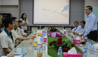 Ông Lê Văn Hưởng, Chủ tịch UBND tỉnh thăm và làm việc với Công ty cổ phần Taekwang Vina Industrial - Chi nhánh Mỹ Tho