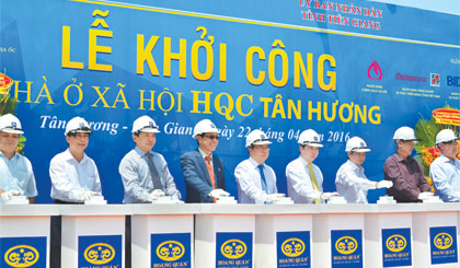 Lễ khởi công Dự án HQC Tân Hương. Ảnh: Thế Anh