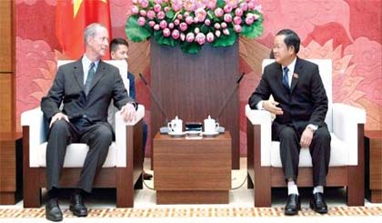 Vice Chairman of the National Assembly Do Ba Ty (R) and his US guest (Photo: daibieunhandan.vn)