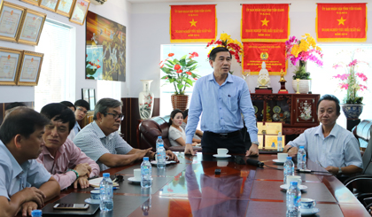 Ông Lê Văn Hưởng, Chủ tịch UBND tỉnh thăm và làm việc với Công ty TNHH Sản xuất thương mại Phú Đạt (huyện Gò Công Đông)