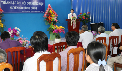 Ông Lê Văn Hưởng, Chủ tịch UBND tỉnh phát biểu tại Hội nghị thành lập Chi hội DN huyện Gò Công Đông