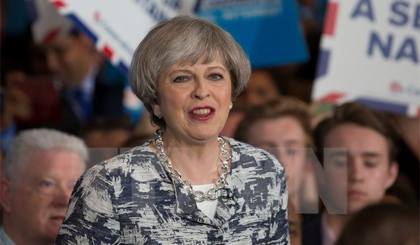 Thủ tướng Anh Theresa May phát biểu trước những người ủng hộ ở Birmingham. Nguồn: EPA/TTXVN