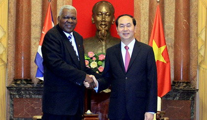 President Tran Dai Quang receives Chairman of the Cuban National Assembly Esteban Lazo Hernandez in Hanoi on June 12. (Credit: VOV)