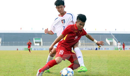 U15 Việt Nam (áo đỏ) giành vị trí á quân. (Ảnh: Trần Lê Lâm/TTXVN)