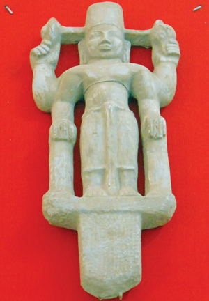 Tượng thần Vishnu được tìm thấy khi khai quật ti tích Óc Eo-Gò Thành