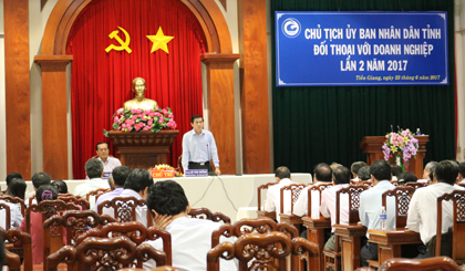 Ông Lê Văn Hưởng, Chủ tịch UBND tỉnh chủ trì Hội nghị đối thoại với doanh nghiệp lần 2 năm 2017