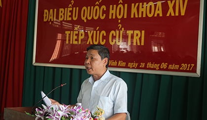 Đại biểu Quốc hội Nguyễn Hoàng Mai, phát biểu tại buổi tiếp xúc cử tri.