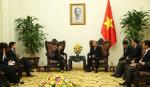 Deputy PM Truong Hoa Binh greets Singaporean Ambassador