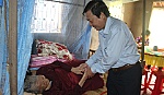 Ông Nguyễn Ngọc Trầm thăm các gia đình chính sách