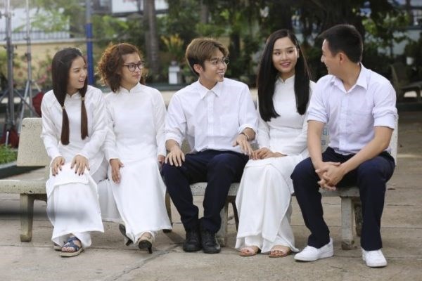 Sống lại cảm xúc thời học sinh với 'Cô gái đến từ hôm qua'