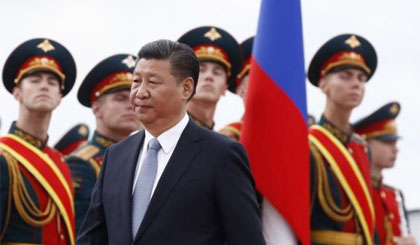 Chủ tịch Trung Quốc Tập Cận Bình trong lễ đón tại sân bay Nga. Nguồn: Reuters
