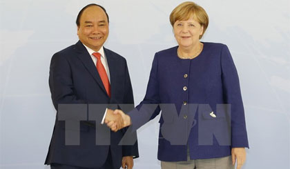 Thủ tướng Đức Angela Merkel đón Thủ tướng Nguyễn Xuân Phúc . Ảnh: Thống Nhất/TTXVN