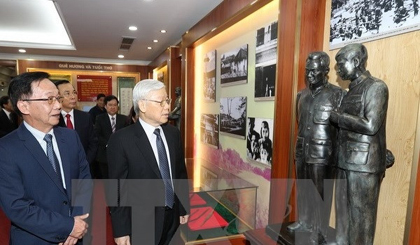 Party General Secretary Nguyen Phu Trong visits Commemoration House for General Nguyen Chi Thanh (Photo: VNA)