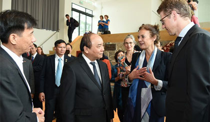 Thủ tướng trao đổi với lãnh đạo Đại học Wageningen. Nguồn: Cổng Thông tin điện tử Chính phủ