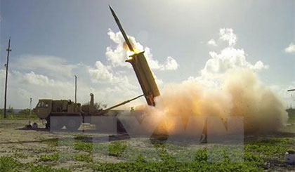 Hệ thống THAAD trong cuộc thử nghiệm tấn công, đánh chặn mục tiêu ở đảo Wake, Thái Bình Dương ngày 1-11-2015. Nguồn: AFP/TTXVN