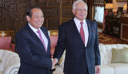 Deputy Prime Minister Truong Hoa Binh and Malaysian Prime Minister Najib Razak (credit: chinhphu)